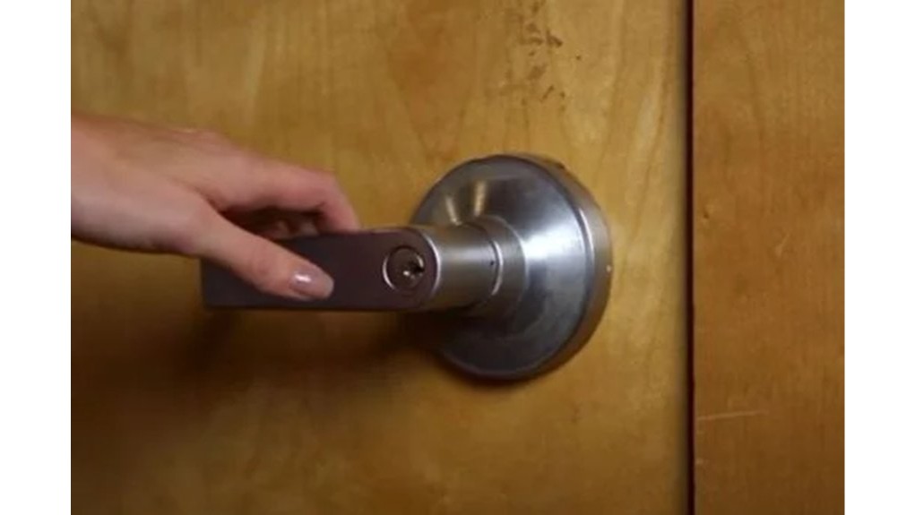 Ar užrakinate miegamojo duris?