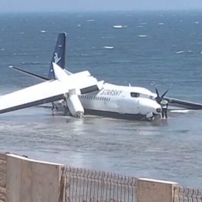 keleivinis lėktuvas sudužo jūroje