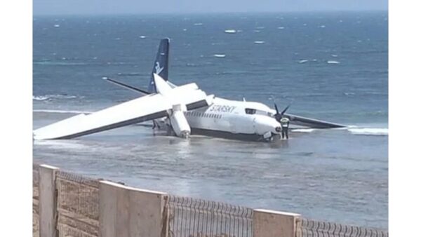 keleivinis lėktuvas sudužo jūroje