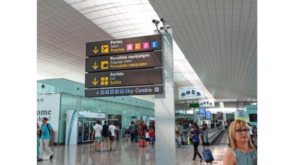 Tėvai paliko sūnų oro uoste