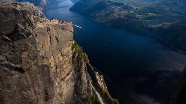 Nuotrauka: Svein Magne Tunli, CC BY-SA 4.0, <a href="https://commons.wikimedia.org/wiki/File:Preikestolen-lysefjord-tunl