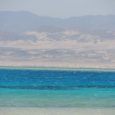 Nuotrauka: Yoori2k17, CC BY-SA 4.0, <a href="https://commons.wikimedia.org/wiki/File:Ras_Hankorab_Beach_Sharm_El_Luli