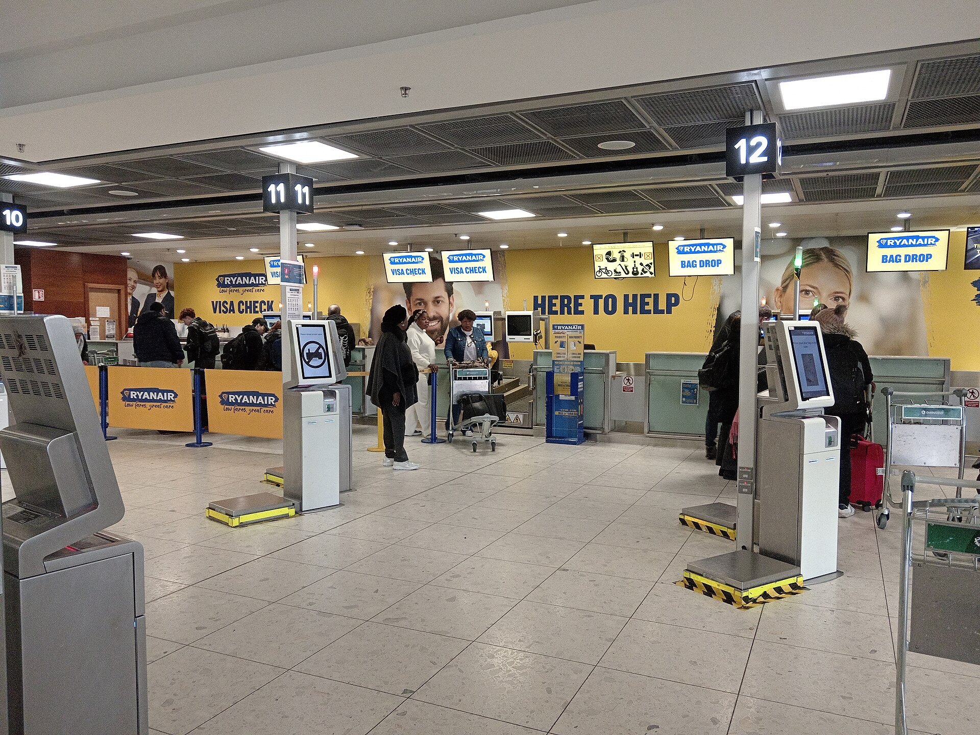 Nuo lapkričio 10 d. Ryanair registracija oro uoste baigsis valanda iki skrydžio: ką keistų tie, kas veža lagaminą