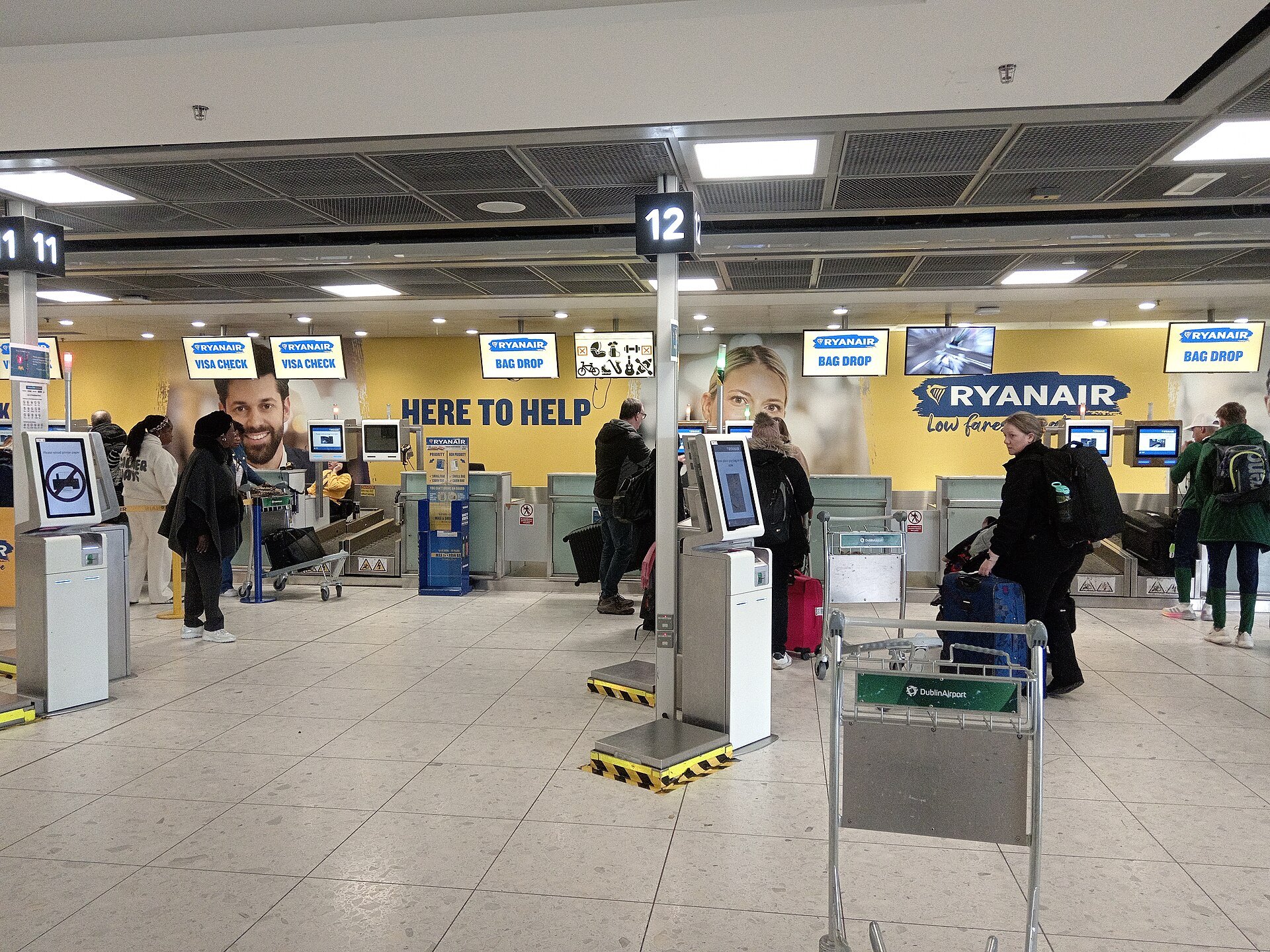 Nuo lapkričio 10 d. Ryanair registracija oro uoste baigsis valanda iki skrydžio: ką keistų tie, kas veža lagaminą